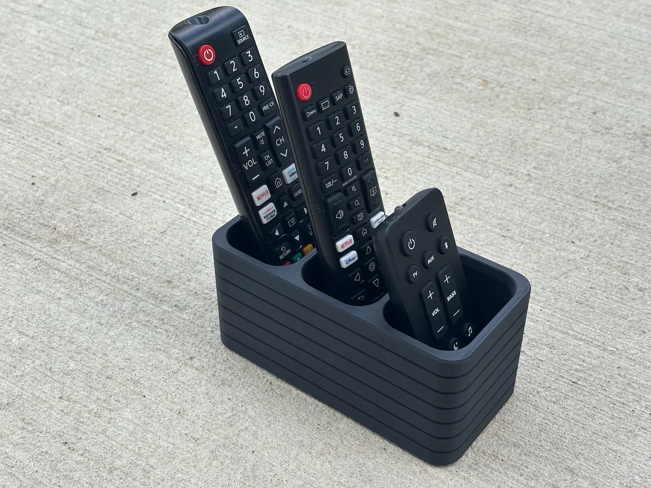 Organizador moderno para controles remotos