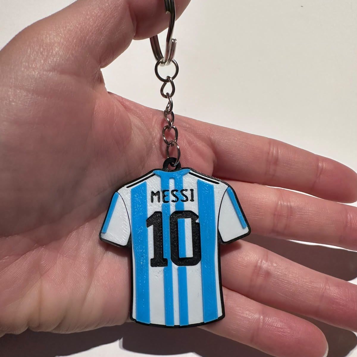 Llaveros Camiseta Argentina Messi Pack x50 + Exhibidor de Regalo - foto 2